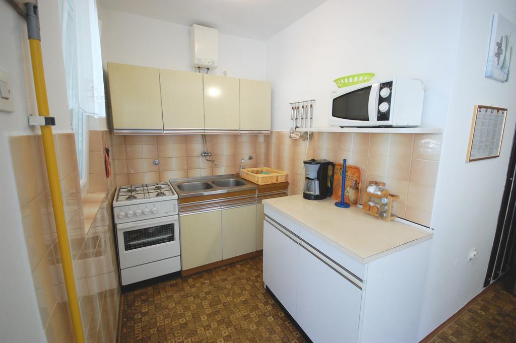Apartments Jakobi By El-Pi Tours Njivice Exterior foto
